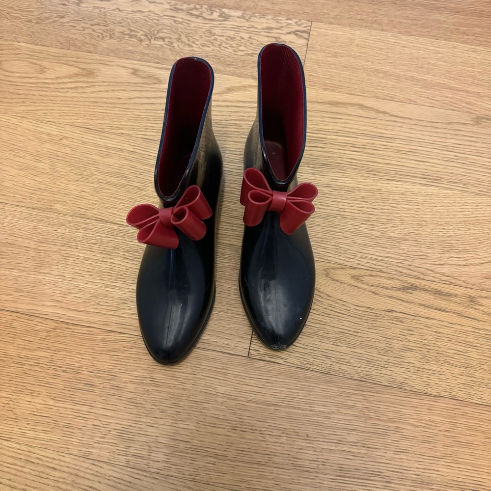 Red bow rain boots